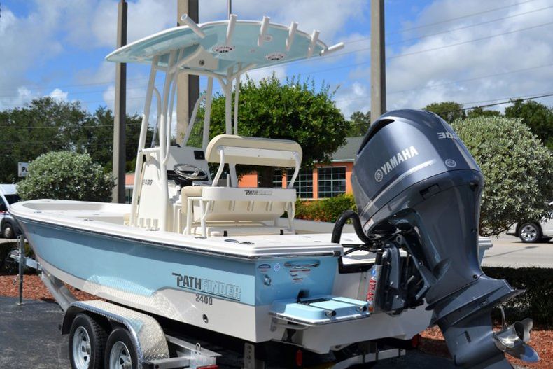 Thumbnail 3 for New 2020 Pathfinder 2400 TRS Bay Boat boat for sale in Vero Beach, FL