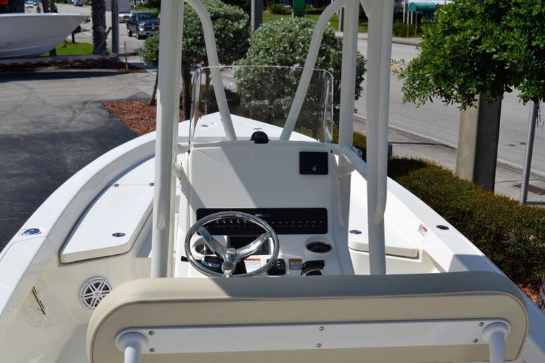 Thumbnail 9 for New 2020 Pathfinder 2400 TRS Bay Boat boat for sale in Vero Beach, FL