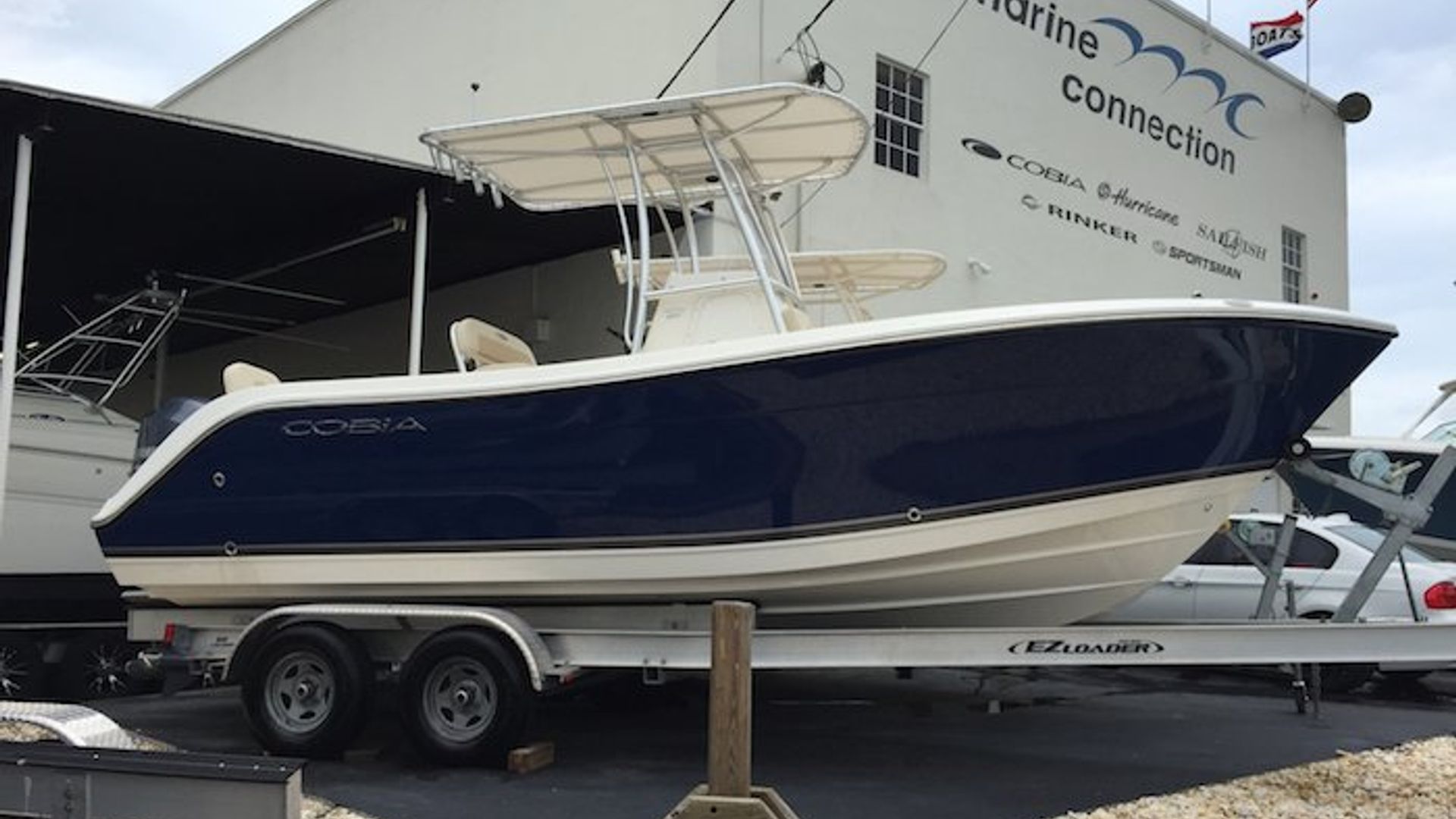 New 2015 Cobia 217 Center Console #R034 image 1