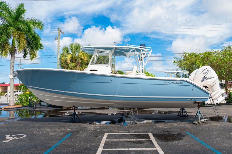Thumbnail 4 for New 2020 Cobia 320 CC Center Console boat for sale in West Palm Beach, FL