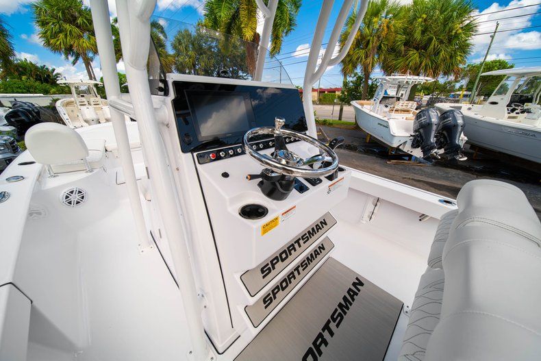 Thumbnail 22 for New 2020 Sportsman Masters 247 Bay Boat boat for sale in West Palm Beach, FL