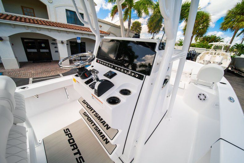 Thumbnail 20 for New 2020 Sportsman Masters 247 Bay Boat boat for sale in West Palm Beach, FL