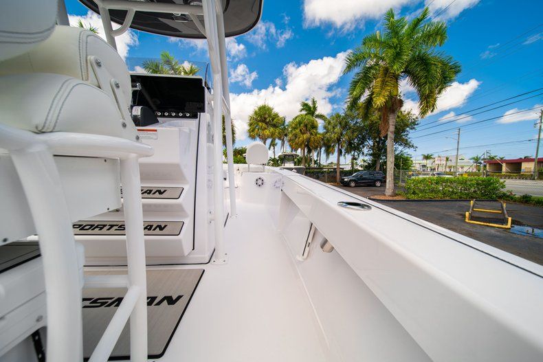 Thumbnail 17 for New 2020 Sportsman Masters 247 Bay Boat boat for sale in West Palm Beach, FL