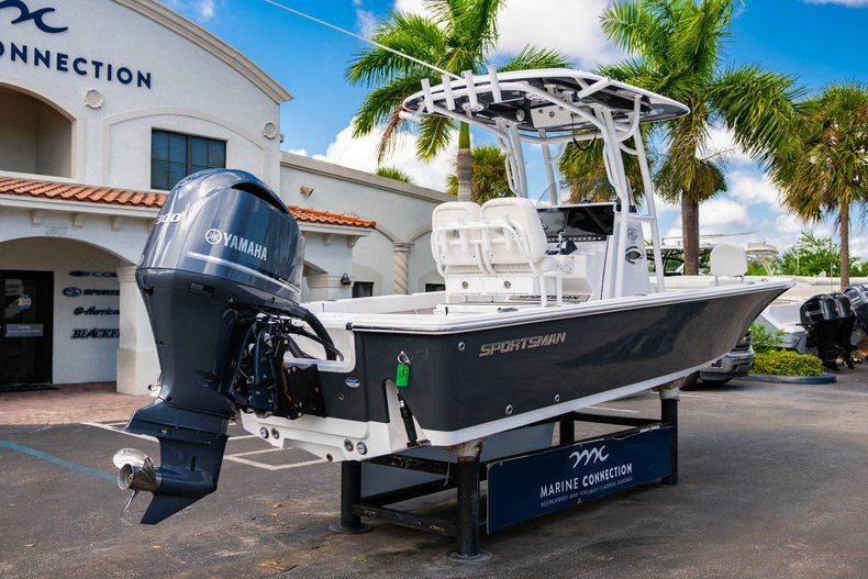 Thumbnail 7 for New 2020 Sportsman Masters 247 Bay Boat boat for sale in West Palm Beach, FL
