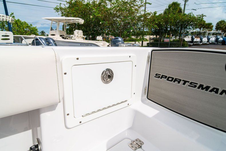 Thumbnail 11 for New 2020 Sportsman Open 252 Center Console boat for sale in Fort Lauderdale, FL