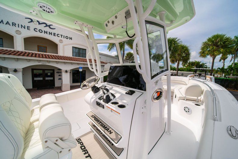 Thumbnail 27 for New 2020 Sportsman Open 252 Center Console boat for sale in Fort Lauderdale, FL