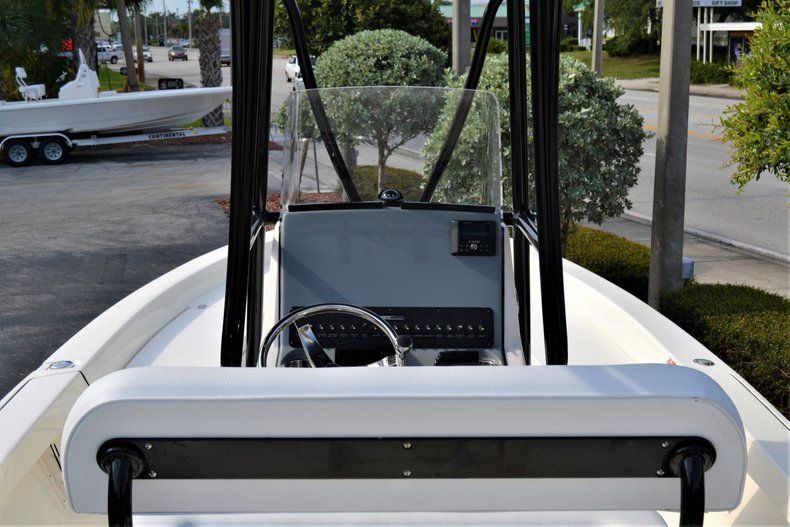 Thumbnail 11 for New 2020 Pathfinder 2400 TRS Bay Boat boat for sale in Vero Beach, FL