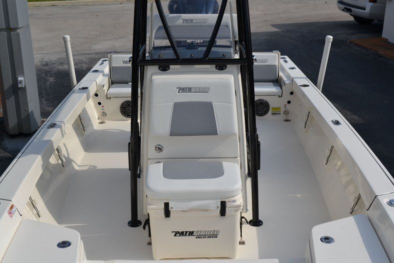 Thumbnail 16 for New 2020 Pathfinder 2400 TRS Bay Boat boat for sale in Vero Beach, FL