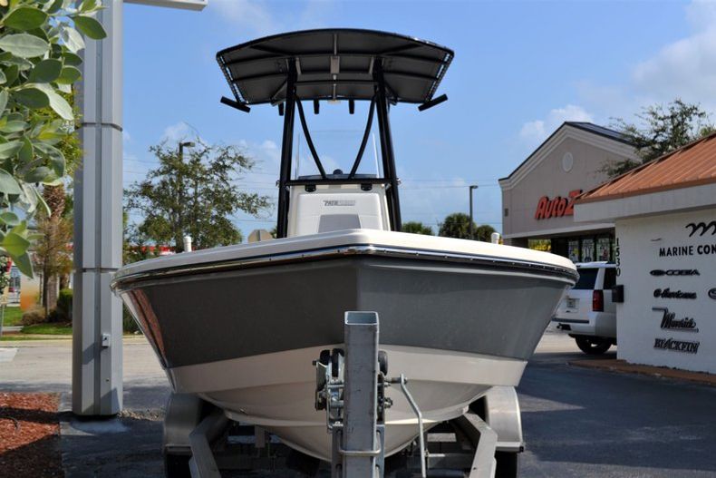 Thumbnail 2 for New 2020 Pathfinder 2400 TRS Bay Boat boat for sale in Vero Beach, FL