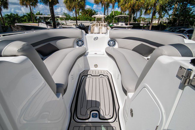 Thumbnail 30 for New 2020 Hurricane SD 2400 OB boat for sale in West Palm Beach, FL