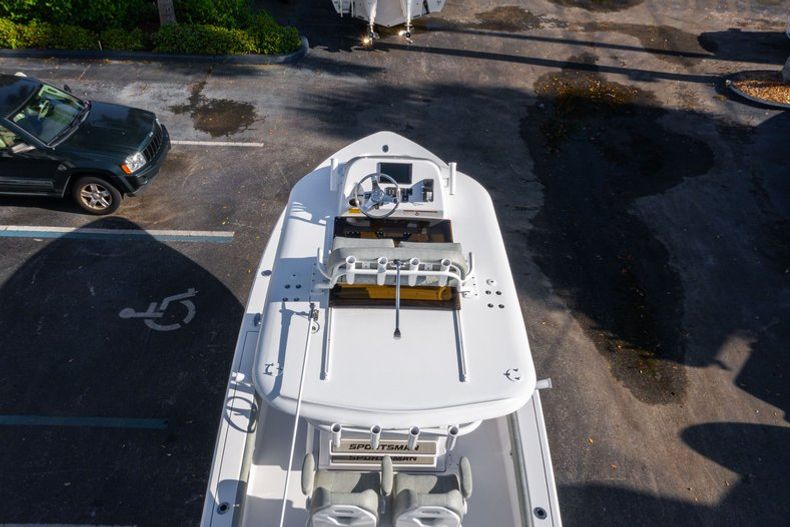 Thumbnail 9 for New 2020 Sportsman Masters 267 Bay Boat boat for sale in Stuart, FL
