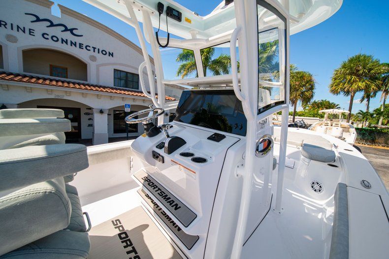 Thumbnail 23 for New 2020 Sportsman Masters 267 Bay Boat boat for sale in Stuart, FL