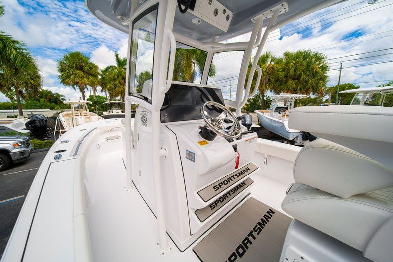 Thumbnail 28 for New 2020 Sportsman Masters 267OE Bay Boat boat for sale in West Palm Beach, FL