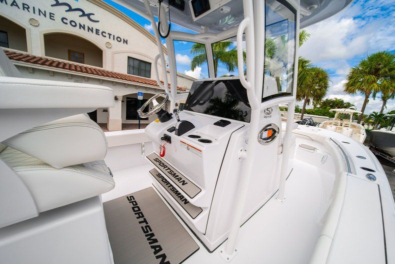 Thumbnail 24 for New 2020 Sportsman Masters 267OE Bay Boat boat for sale in West Palm Beach, FL