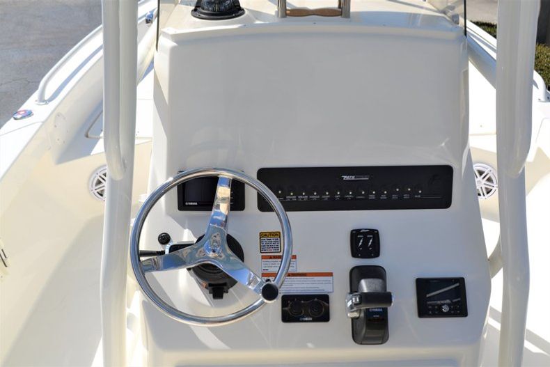 Thumbnail 12 for New 2020 Pathfinder 2600 TRS Bay Boat boat for sale in Vero Beach, FL