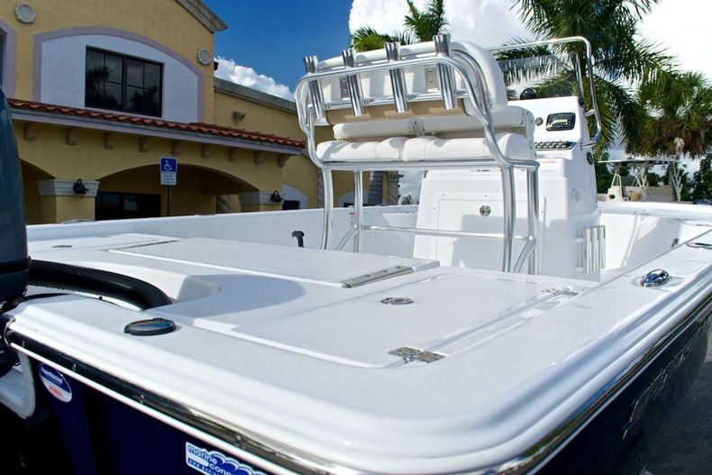 Thumbnail 15 for New 2014 Sportsman Masters 207 Bay Boat boat for sale in Miami, FL