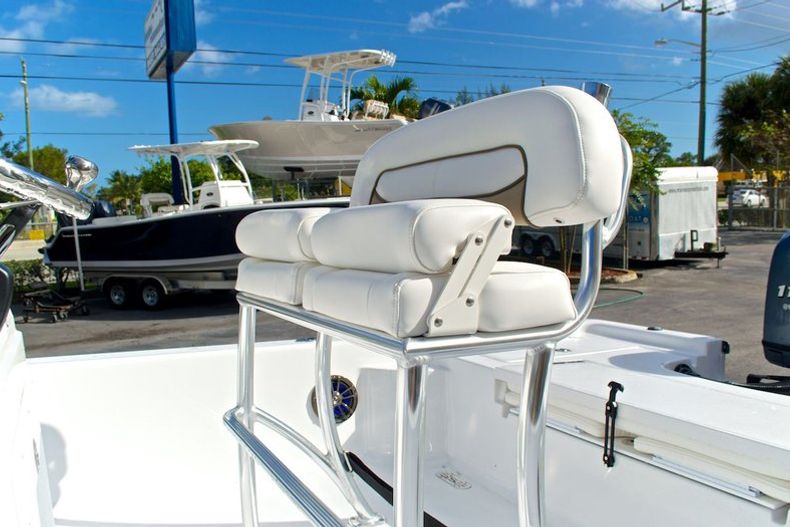 Thumbnail 19 for New 2014 Sportsman Masters 207 Bay Boat boat for sale in Miami, FL