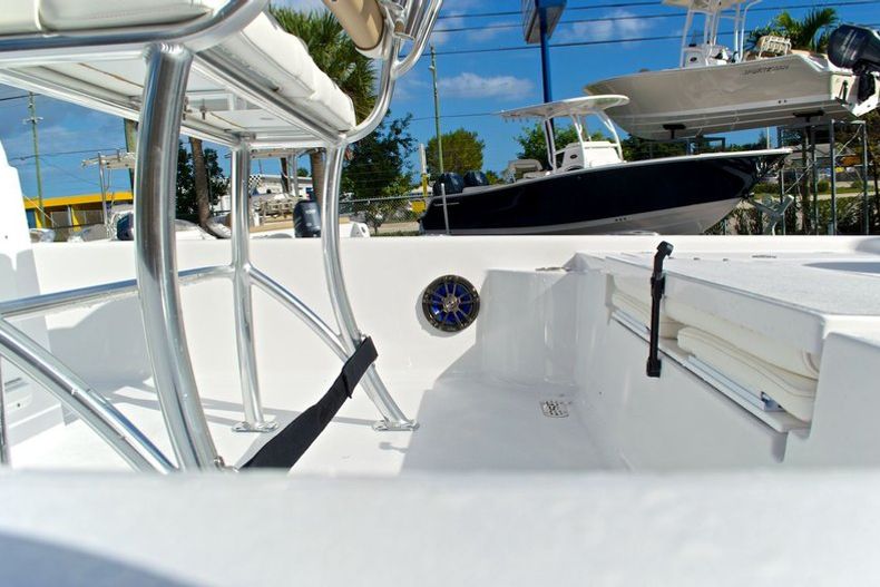Thumbnail 31 for New 2014 Sportsman Masters 207 Bay Boat boat for sale in Miami, FL