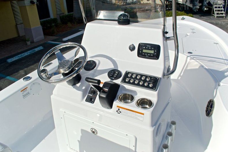 Thumbnail 42 for New 2014 Sportsman Masters 207 Bay Boat boat for sale in Miami, FL