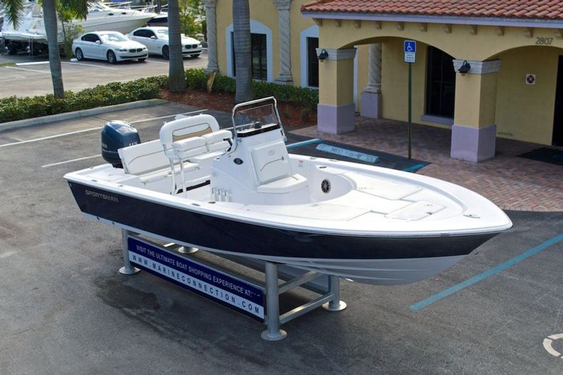 Thumbnail 77 for New 2014 Sportsman Masters 207 Bay Boat boat for sale in Miami, FL