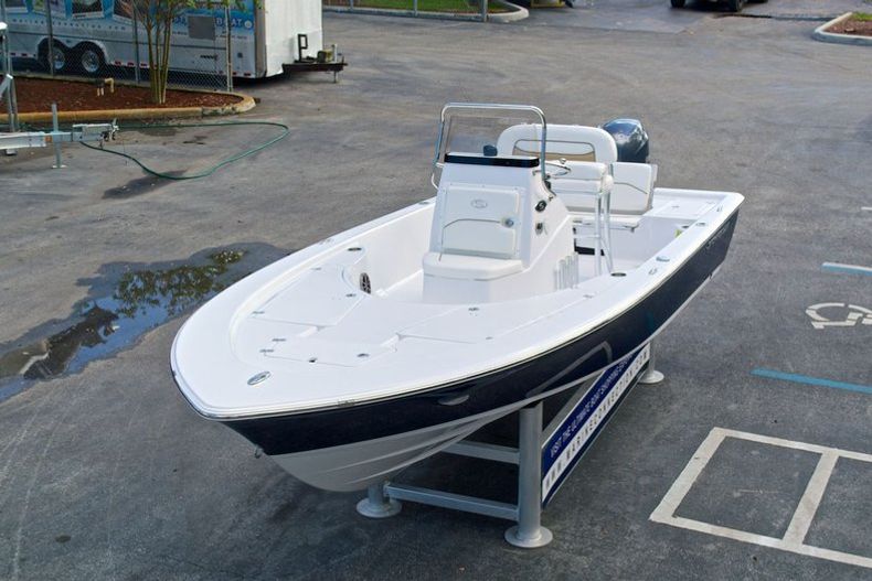 Thumbnail 79 for New 2014 Sportsman Masters 207 Bay Boat boat for sale in Miami, FL