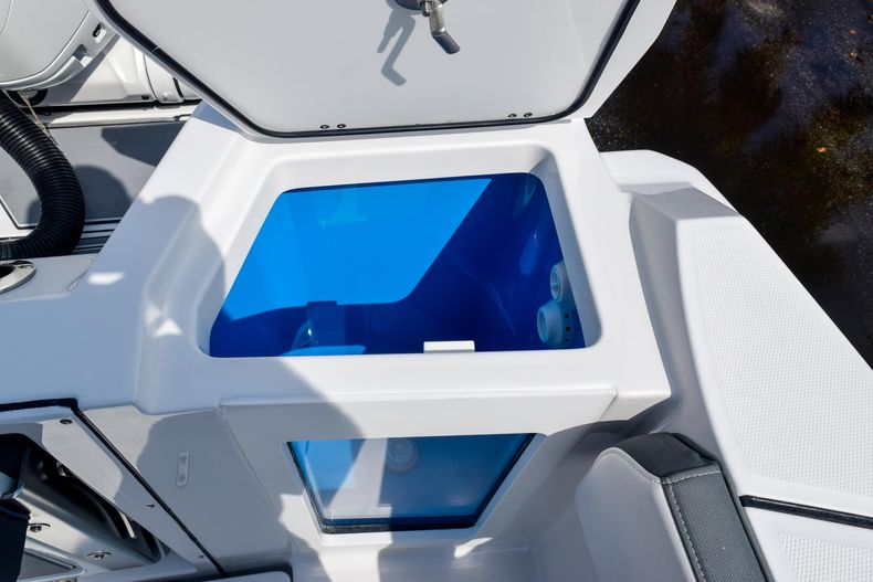 Thumbnail 21 for New 2020 Blackfin 332CC Center Console boat for sale in Fort Lauderdale, FL