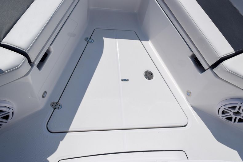 Thumbnail 76 for New 2020 Blackfin 332CC Center Console boat for sale in Fort Lauderdale, FL
