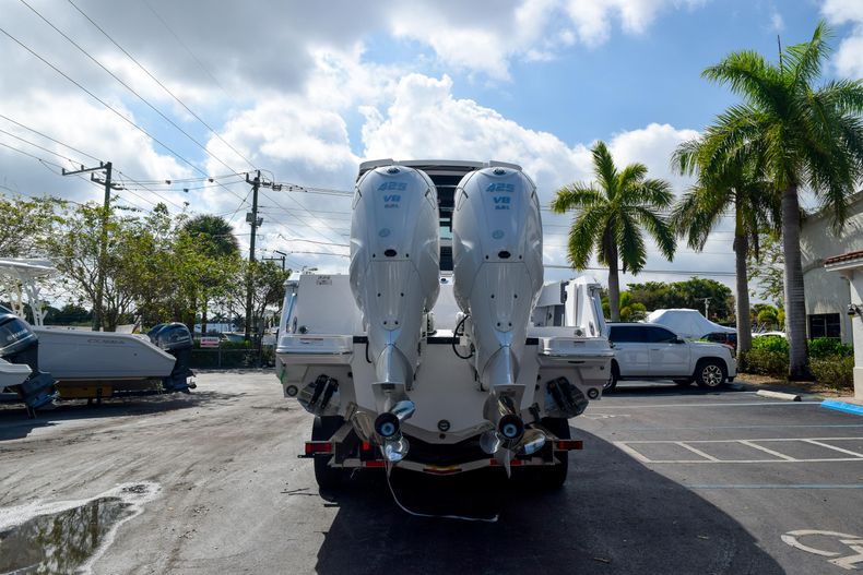 Thumbnail 3 for New 2020 Blackfin 332CC Center Console boat for sale in Fort Lauderdale, FL