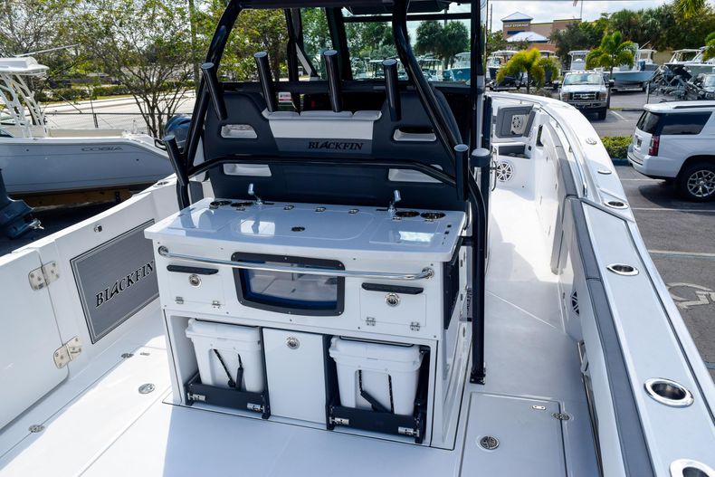 Thumbnail 12 for New 2020 Blackfin 332CC Center Console boat for sale in Fort Lauderdale, FL