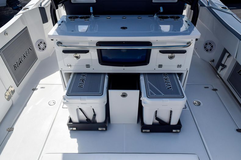 Thumbnail 26 for New 2020 Blackfin 332CC Center Console boat for sale in Fort Lauderdale, FL