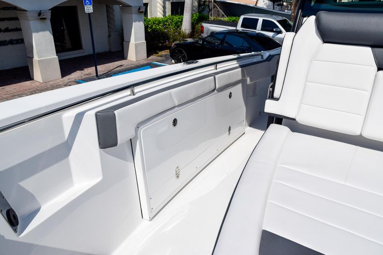 Thumbnail 74 for New 2020 Blackfin 332CC Center Console boat for sale in Fort Lauderdale, FL
