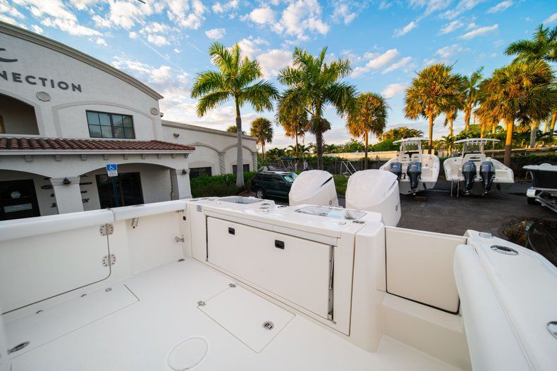 Thumbnail 14 for New 2020 Cobia 320 CC Center Console boat for sale in West Palm Beach, FL