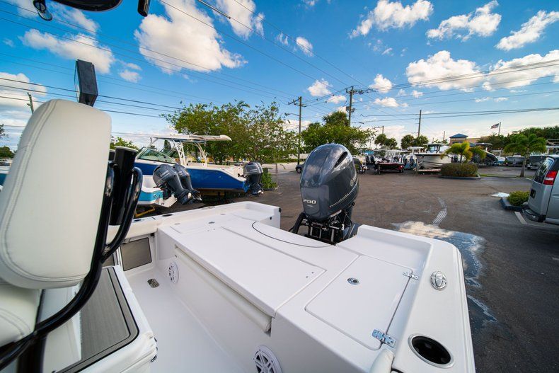 Thumbnail 11 for New 2020 Sportsman Masters 227 Bay Boat boat for sale in Vero Beach, FL