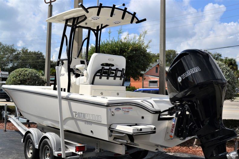 Thumbnail 3 for New 2020 Pathfinder 2500 Hybrid Bay Boat boat for sale in Fort Lauderdale, FL