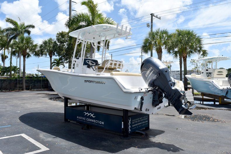 Thumbnail 5 for New 2019 Sportsman Heritage 211 Center Console boat for sale in Vero Beach, FL