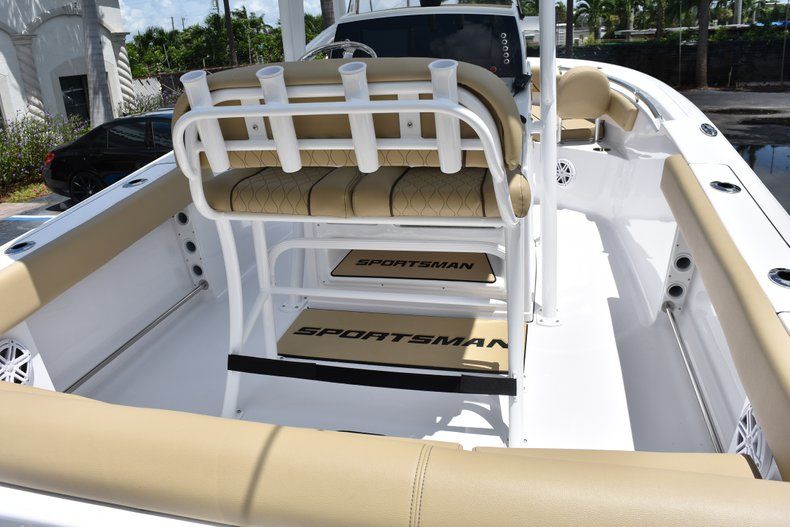 Thumbnail 12 for New 2019 Sportsman Heritage 211 Center Console boat for sale in Vero Beach, FL