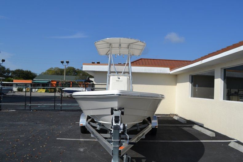 Thumbnail 2 for New 2015 Pathfinder 2200 TRS Bay Boat boat for sale in Vero Beach, FL