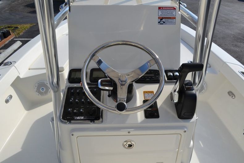 Thumbnail 13 for New 2015 Pathfinder 2200 TRS Bay Boat boat for sale in Vero Beach, FL
