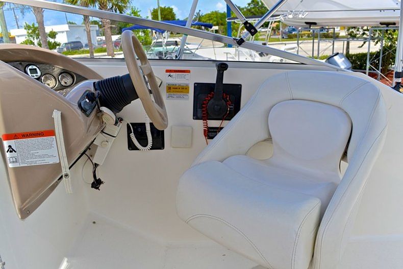 Thumbnail 36 for Used 2005 Glastron GS 249 Sport Cruiser boat for sale in West Palm Beach, FL