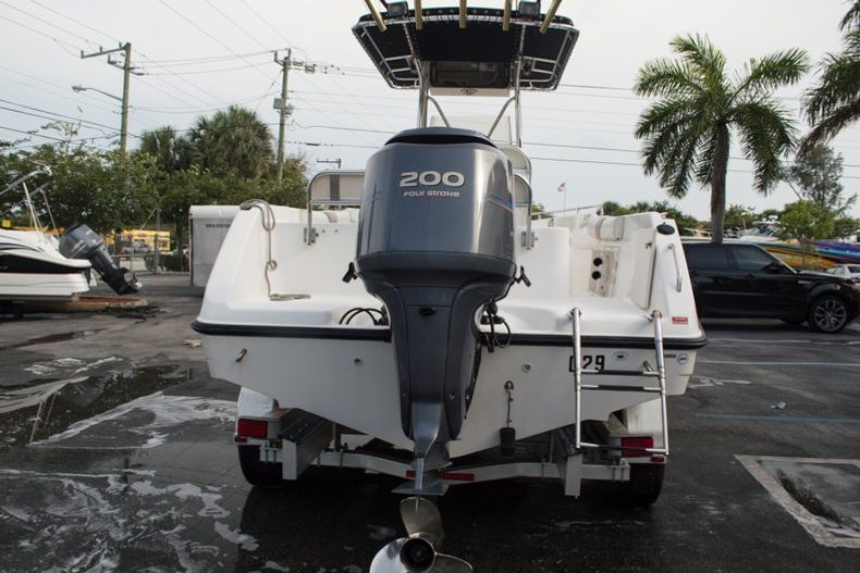 Thumbnail 5 for Used 2004 Century 2200 Center Console boat for sale in West Palm Beach, FL