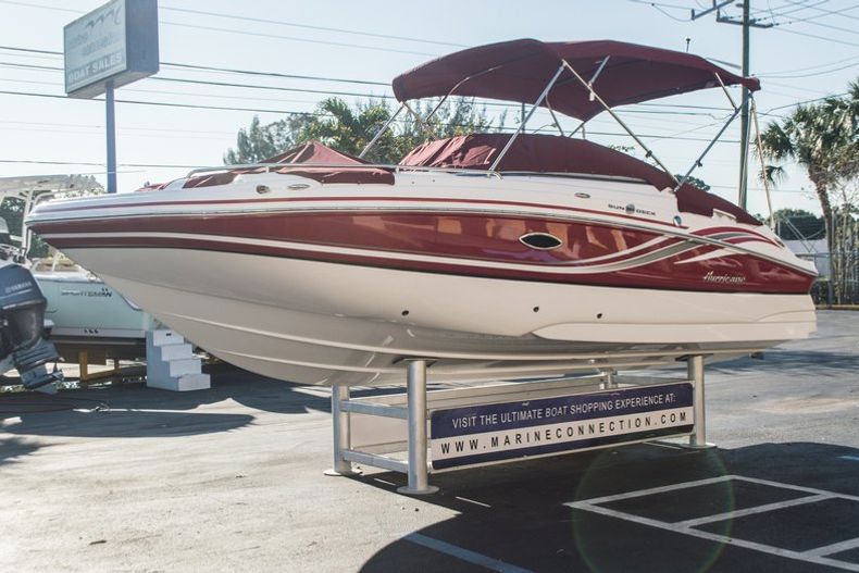 Thumbnail 11 for New 2014 Hurricane SunDeck SD 2200 OB boat for sale in Miami, FL
