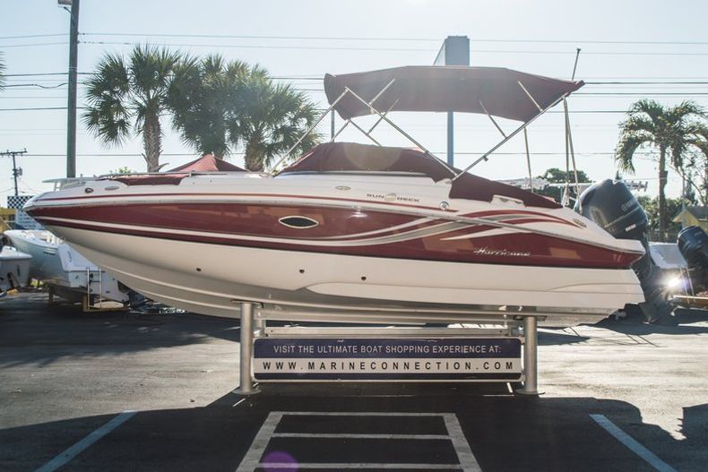 Thumbnail 12 for New 2014 Hurricane SunDeck SD 2200 OB boat for sale in Miami, FL