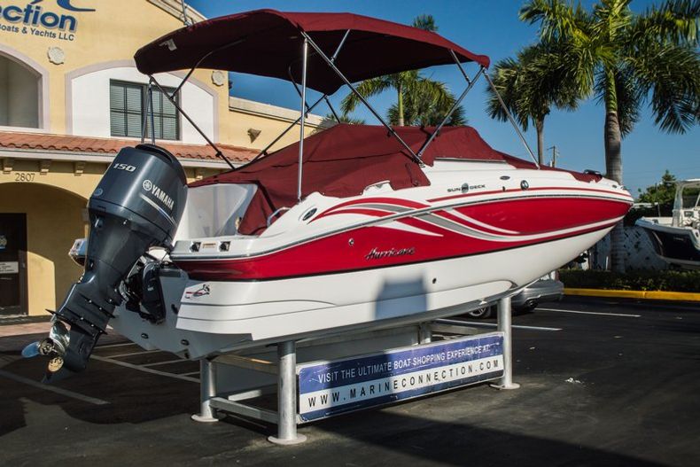Thumbnail 15 for New 2014 Hurricane SunDeck SD 2200 OB boat for sale in Miami, FL