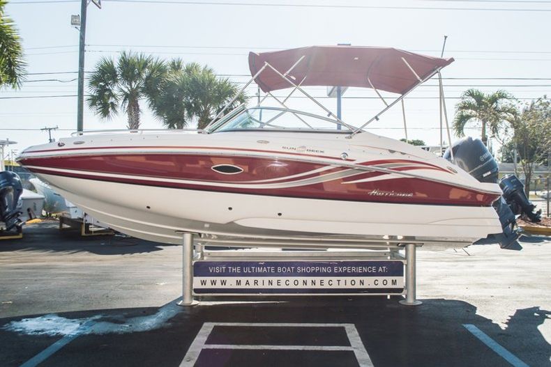 Thumbnail 4 for New 2014 Hurricane SunDeck SD 2200 OB boat for sale in Miami, FL