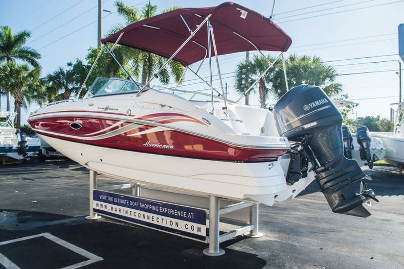 Thumbnail 5 for New 2014 Hurricane SunDeck SD 2200 OB boat for sale in Miami, FL