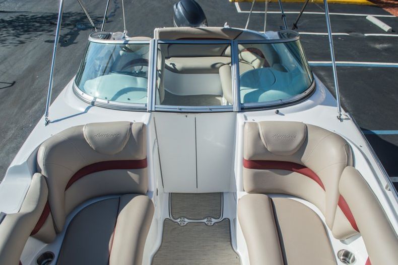 Thumbnail 19 for New 2014 Hurricane SunDeck SD 2200 OB boat for sale in Miami, FL