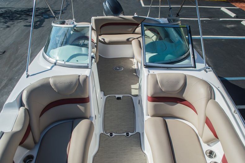 Thumbnail 21 for New 2014 Hurricane SunDeck SD 2200 OB boat for sale in Miami, FL
