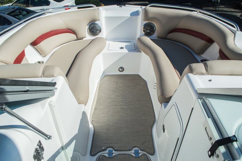 Thumbnail 23 for New 2014 Hurricane SunDeck SD 2200 OB boat for sale in Miami, FL
