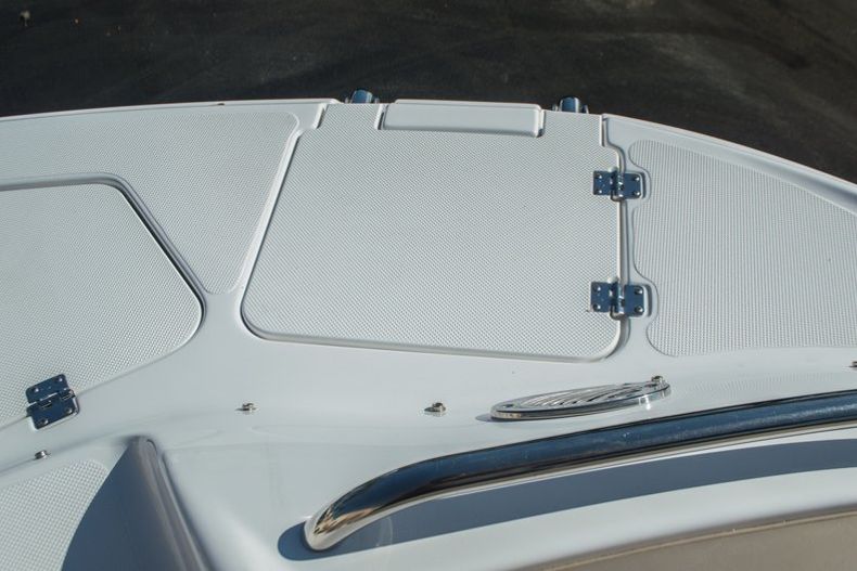 Thumbnail 26 for New 2014 Hurricane SunDeck SD 2200 OB boat for sale in Miami, FL