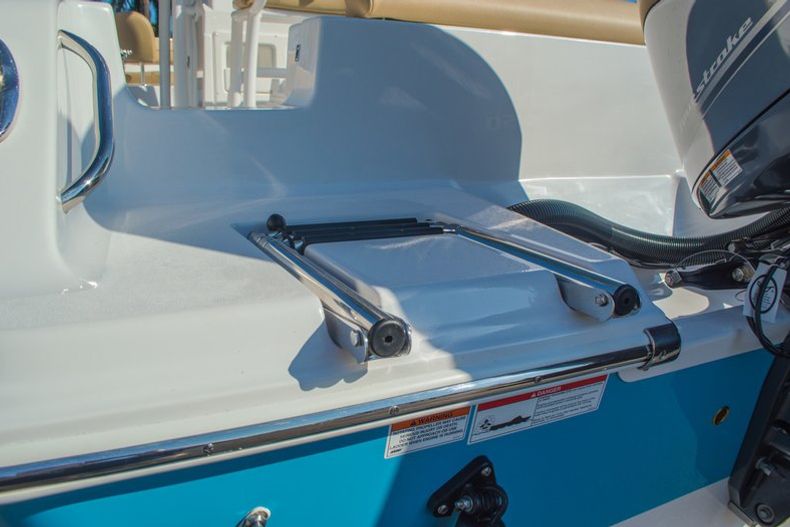 Thumbnail 11 for New 2016 Sportsman Open 212 Center Console boat for sale in West Palm Beach, FL
